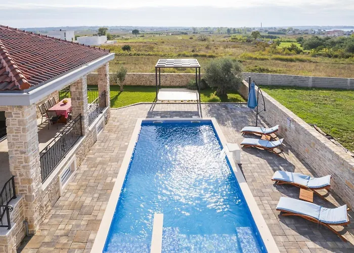 Zizi With Heated Pool 42 M2 Near Sea