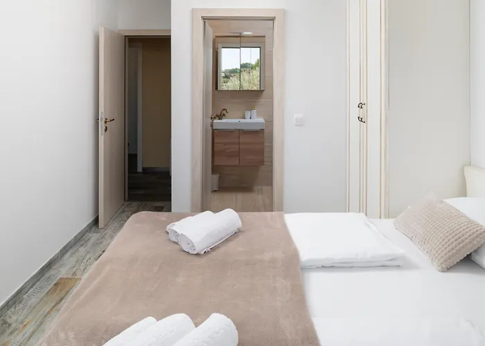فيلة Zizi With Heated Pool 42 M2 Near Sea *