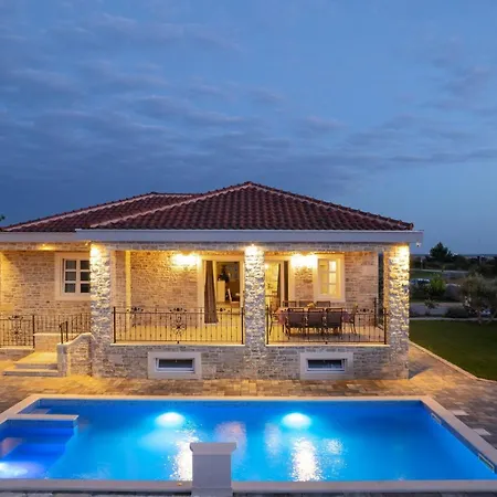 Zizi With Heated Pool 42 M2 Near Sea 빌라