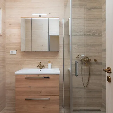 Zizi With Heated Pool 42 M2 Near Sea 빌라 브르시