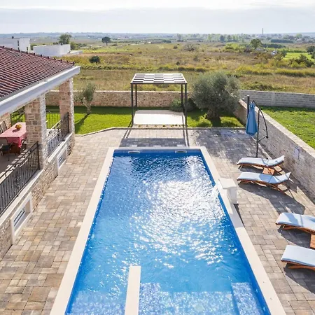 Zizi With Heated Pool 42 M2 Near Sea