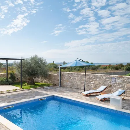 Zizi With Heated Pool 42 M2 Near Sea * 브르시