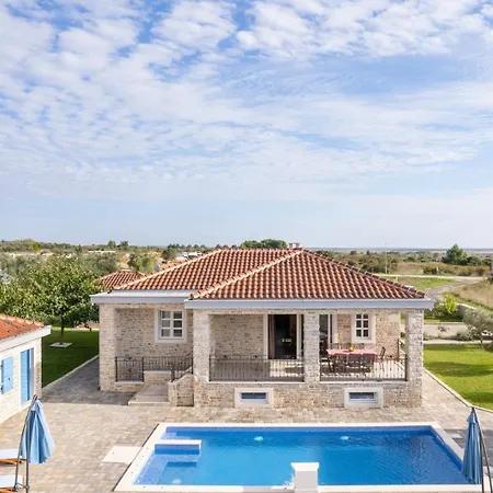Zizi With Heated Pool 42 M2 Near Sea