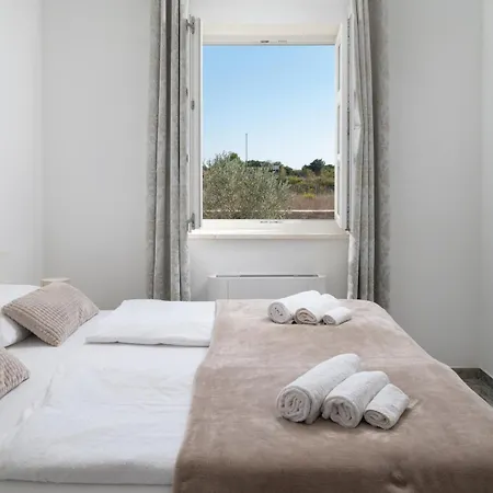 Zizi With Heated Pool 42 M2 Near Sea 빌라 브르시