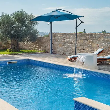 Zizi With Heated Pool 42 M2 Near Sea * 브르시