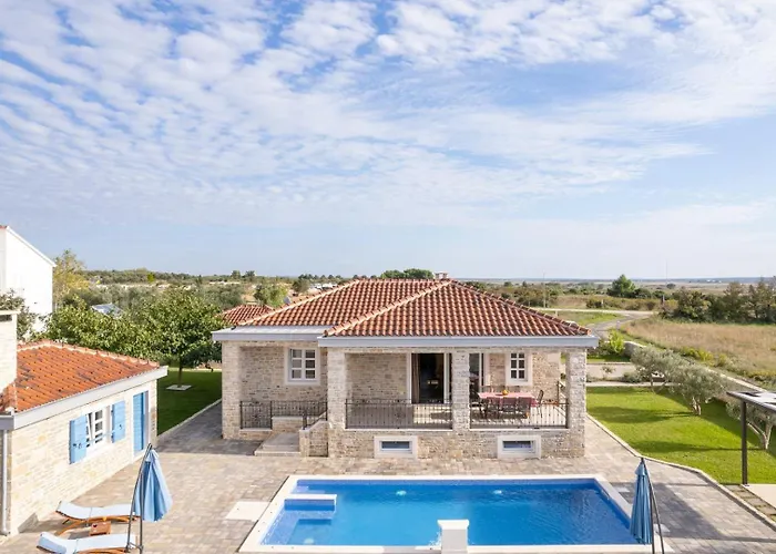 Zizi With Heated Pool 42 M2 Near Sea