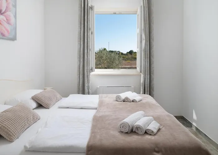 Zizi With Heated Pool 42 M2 Near Sea Вилла Врси